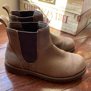 Boys Ugg Chelsea Boot Size 2